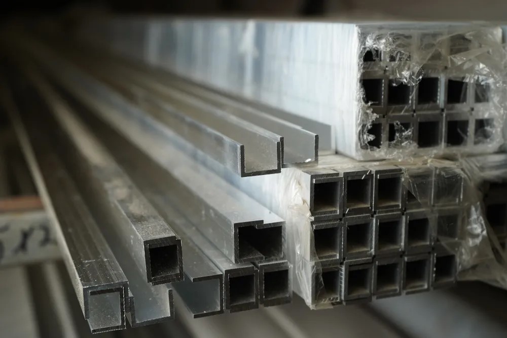 Швеллер алюминиевый 10*10*10*1,2 мм 3,0м без покрытия